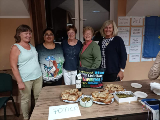 Pecivo in gospodinje - Cakes and housewives